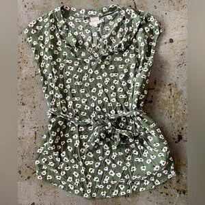 Kaileigh Green Sleeveless Tunic with Boho Floral Pattern and Tie Waist Sz Large